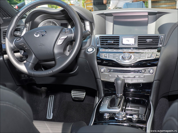 Infiniti Q70 zablistao u Srbiji