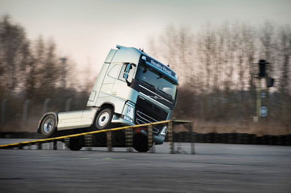 Reality Road: hrabra akrobacija na dva točka sa Volvo FH
