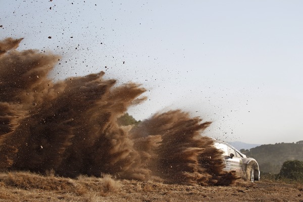 Rally Italia Sardegna 2015 - U vođstvu je Hayden Paddon!