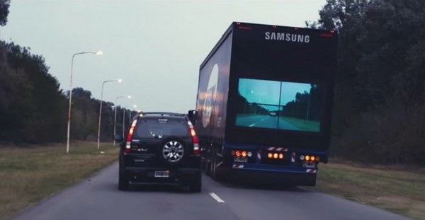 Ne možete bezbedno da prestignete kamion? Samsung ima ideju!