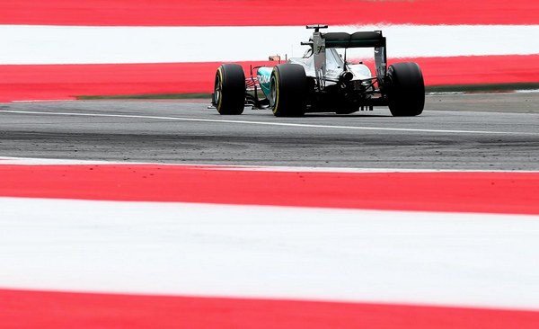 F1 - U Austriji pobedio Rosberg, strašan udes Raikkonena i Alonsa