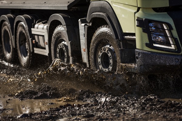 Volvo Trucks predstavlja pet novih karakteristika za teške terene