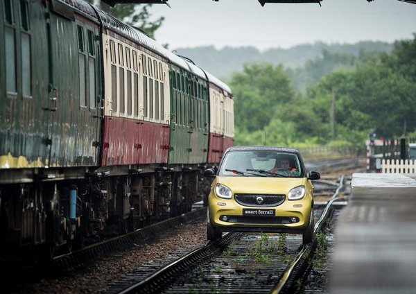 Video: Smart Forrail – model Forfour se pretvorio u mali voz