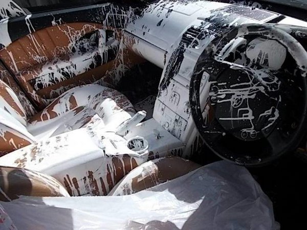 Kako to izgleda, kada u Maserati prospete kantu bele farbe?