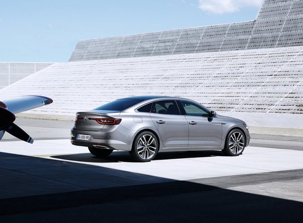 Renault Talisman - naslednik Lagune otkriven (foto+video)