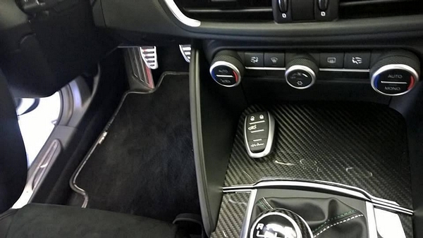 Alfa Romeo Giulia - prve fotografije enterijera