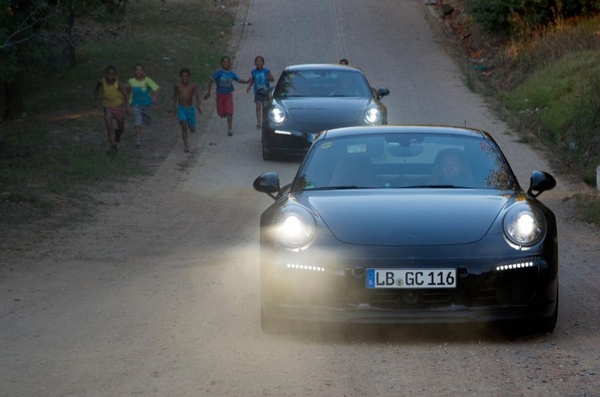 Novi Porsche 911 na testovima u Južnoj Africi (FOTO)