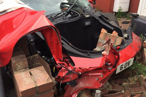 Kada Ferrari 458 Italia udari u VW Passat, dogodi se ovo (FOTO)