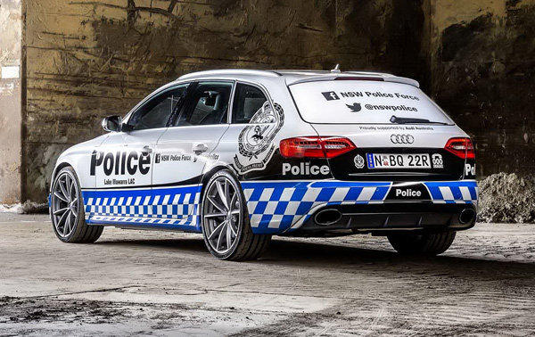 Nova raketa u policiji - Audi RS4