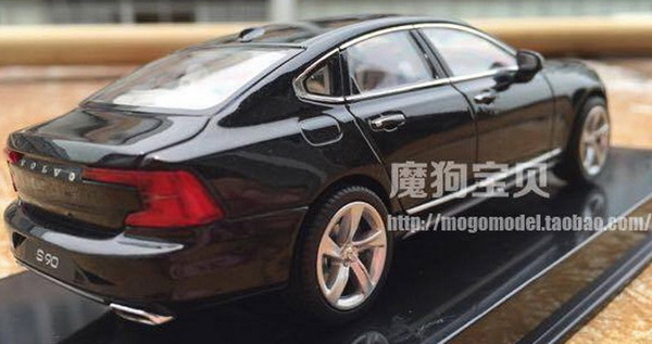 Volvo S90 na prvim fotografijama