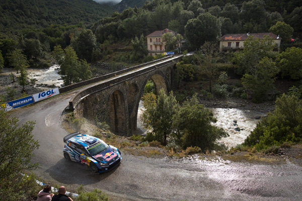 WRC - Na Korzici potop, vodi Latvala