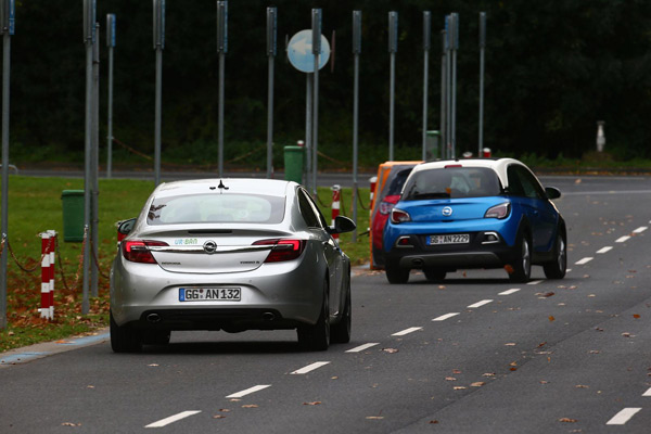 Opel testirao Insigniju sa automatskim sistemom za izbegavanje sudara