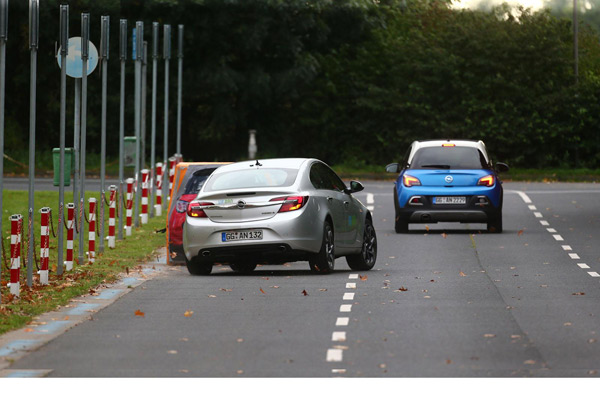 Opel testirao Insigniju sa automatskim sistemom za izbegavanje sudara