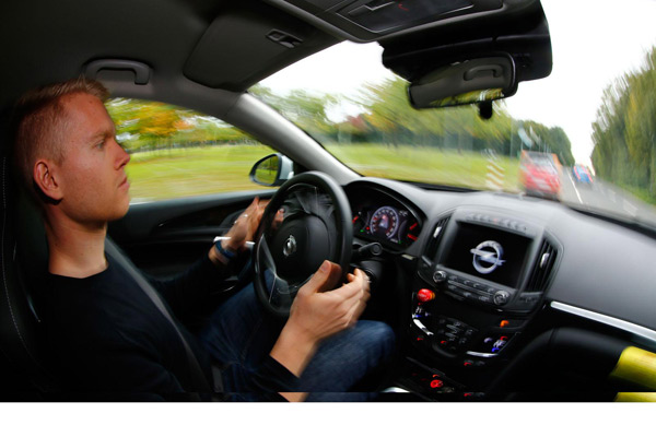 Opel testirao Insigniju sa automatskim sistemom za izbegavanje sudara