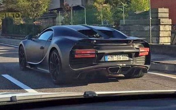 Bugatti Chiron snimljen na ulici (FOTO)