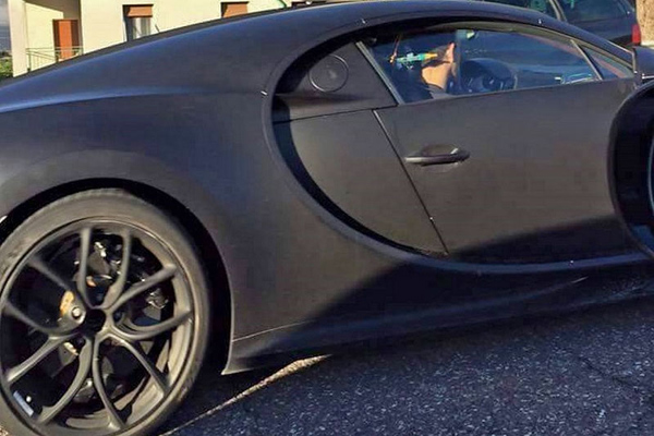 Bugatti Chiron snimljen na ulici (FOTO)