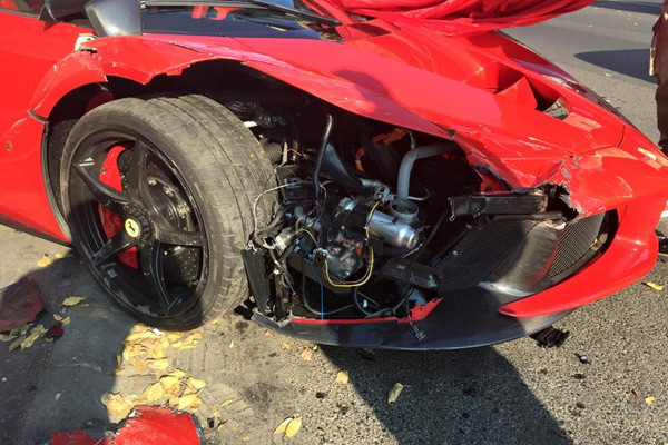 Neeeeee! Slupao LaFerrari u centru Budimpešte (FOTO)