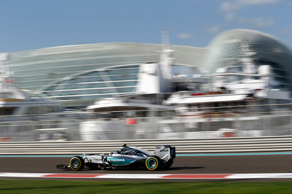 F1 Abu Dhabi 2015 - Rosberg najbrži u kvalifikacijama, Vettel šesnaesti!