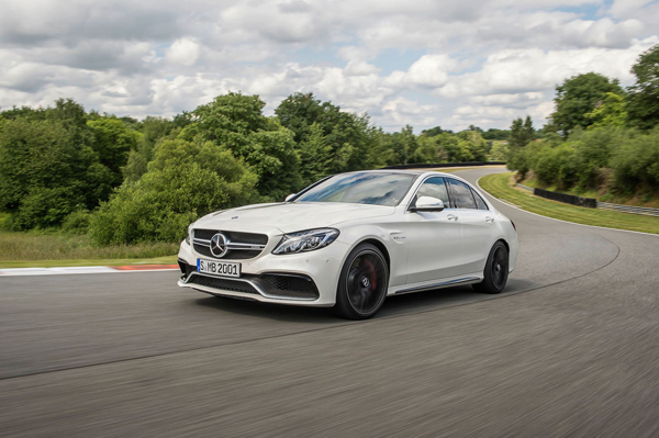 Daimler nastavlja uspešnu putanju: rekordni rezultati u 2015. godini