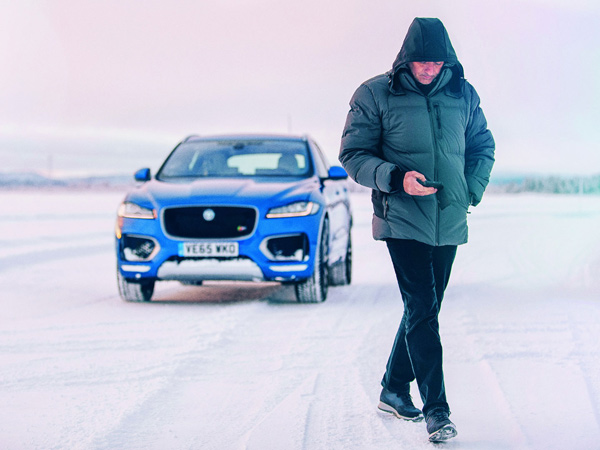 Jaguar F-Pace na ledu i Žoze Morinjo za volanom (FOTO)