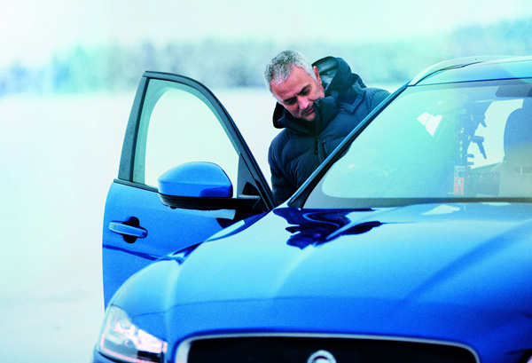 Jaguar F-Pace na ledu i Žoze Morinjo za volanom (FOTO)