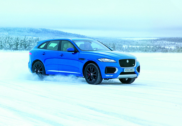 Jaguar F-Pace na ledu i Žoze Morinjo za volanom (FOTO)