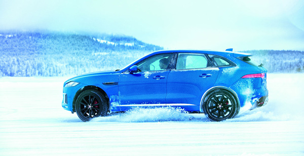 Jaguar F-Pace na ledu i Žoze Morinjo za volanom (FOTO)