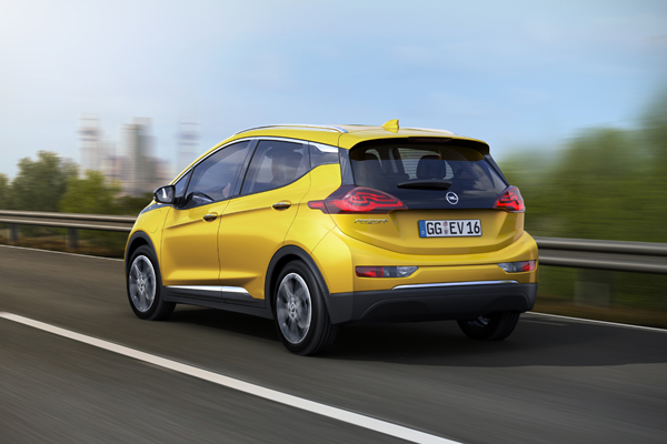 Opel najavljuje električni automobil koji menja pravila igre:  Ampera-e 