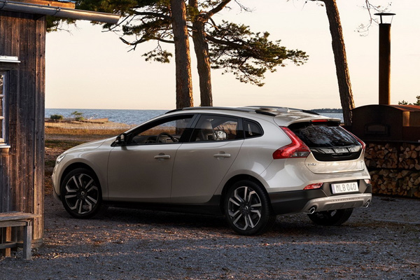 Volvo V40 facelift (2016) - prve fotografije i video