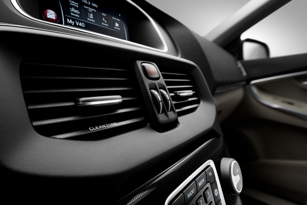 Volvo V40 facelift (2016) - prve fotografije i video