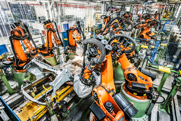 Mercedes zapošljava više ljudi na proizvodnim linijama, umesto robota