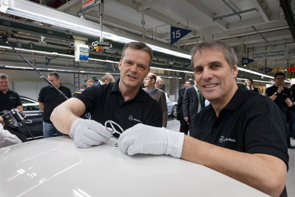 Mercedes zapošljava više ljudi na proizvodnim linijama, umesto robota