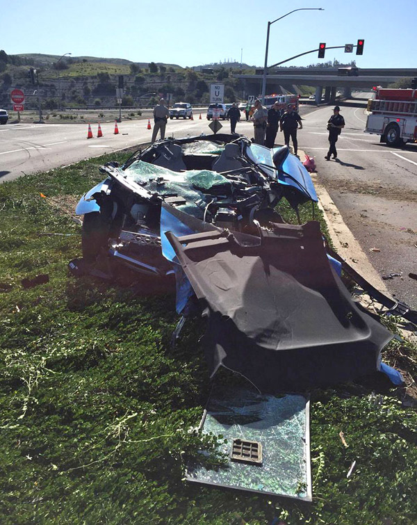 Mikser za beton udario u BMW i8 - posledice pogledajte na fotografijama