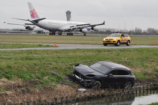 Porsche Macan sleteo baš gde (ne)treba (FOTO)