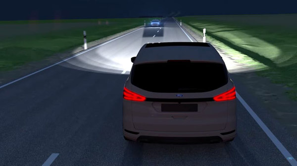 Ford predstavio nova adaptivna svetla Glare-Free Highbeam (VIDEO)