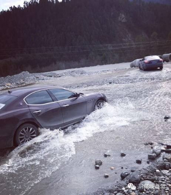 On je upalio svoj Ferrari i krenuo kroz sela - nije dobro prošao (FOTO)