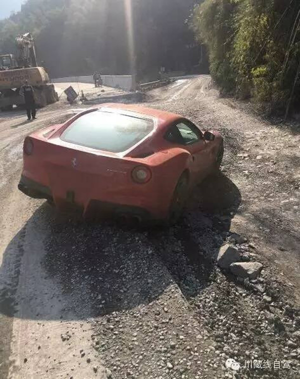 On je upalio svoj Ferrari i krenuo kroz sela - nije dobro prošao (FOTO)