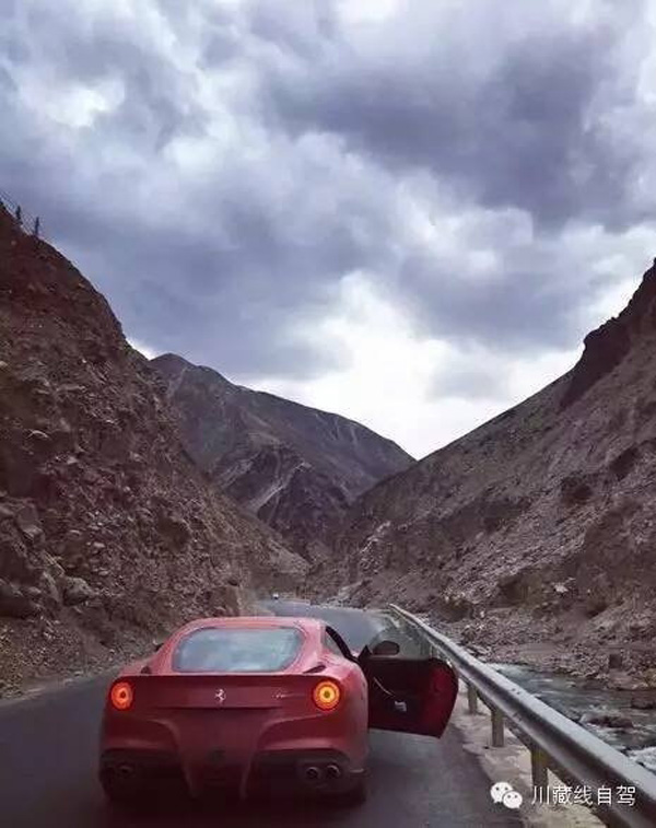 On je upalio svoj Ferrari i krenuo kroz sela - nije dobro prošao (FOTO)