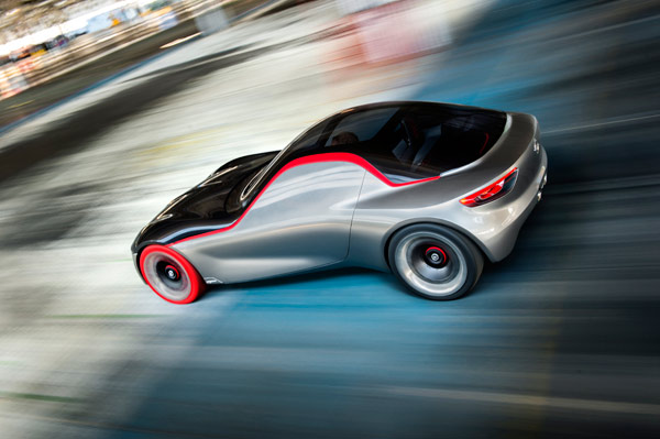 Opel GT Concept: Ovako će sportski automobili izgledati u budućnosti 