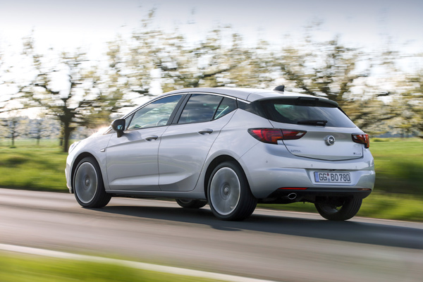 Nova Opel Astra BiTurbo hečbek: Pikantna