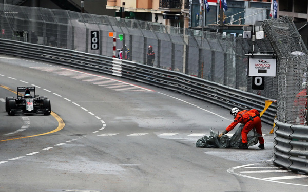 F1 Monte Carlo 2016 - Red Bull greškom poklonio pobedu Hamiltonu