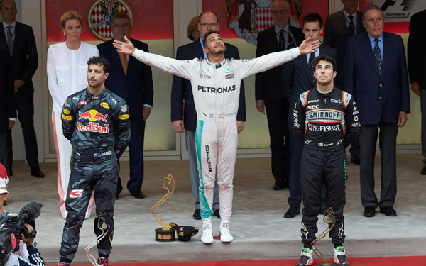 F1 Monte Carlo 2016 - Red Bull greškom poklonio pobedu Hamiltonu