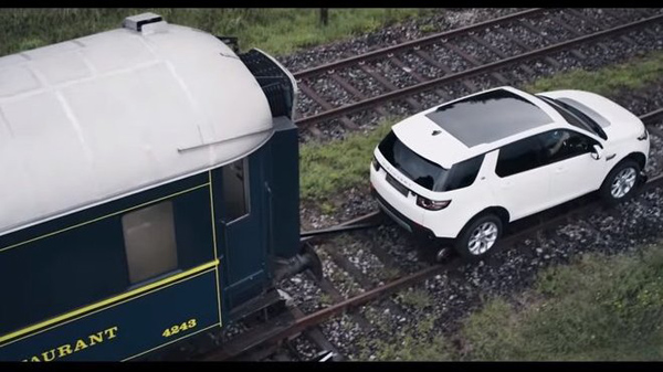 Umesto lokomotive, voz je povukao Land Rover Discovery Sport (VIDEO)