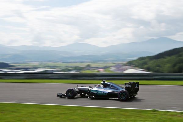 F1 VN Austrije 2016 - Pole pozicija za Lewisa Hamiltona