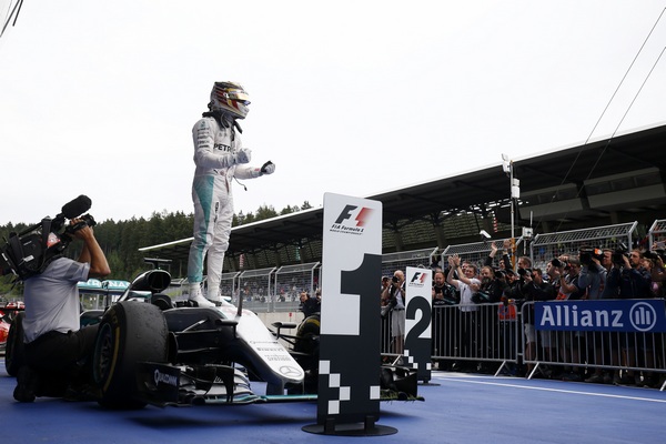 F1 VN Austrije 2016 - Hamilton pobednik haotične trke!