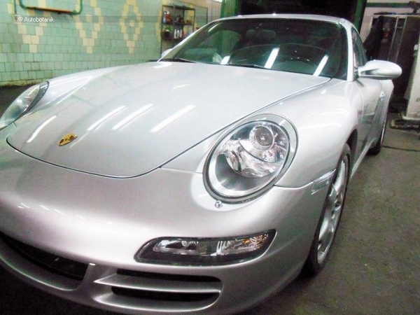 Ovaj Porsche 911 bio je uništen, a onda su stigli ruski mehaničari (FOTO)