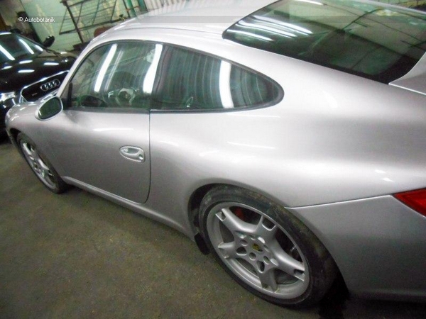 Ovaj Porsche 911 bio je uništen, a onda su stigli ruski mehaničari (FOTO)