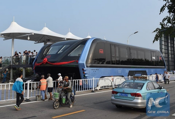 Kinezi već isprobali lebdeći autobus (FOTO + VIDEO)