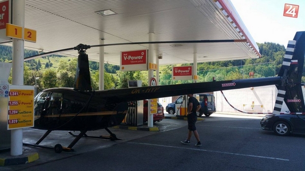 Helikopterom stigao na benzinsku pumpu, nestalo mu goriva (FOTO)