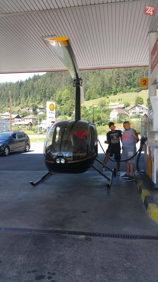 Helikopterom stigao na benzinsku pumpu, nestalo mu goriva (FOTO)